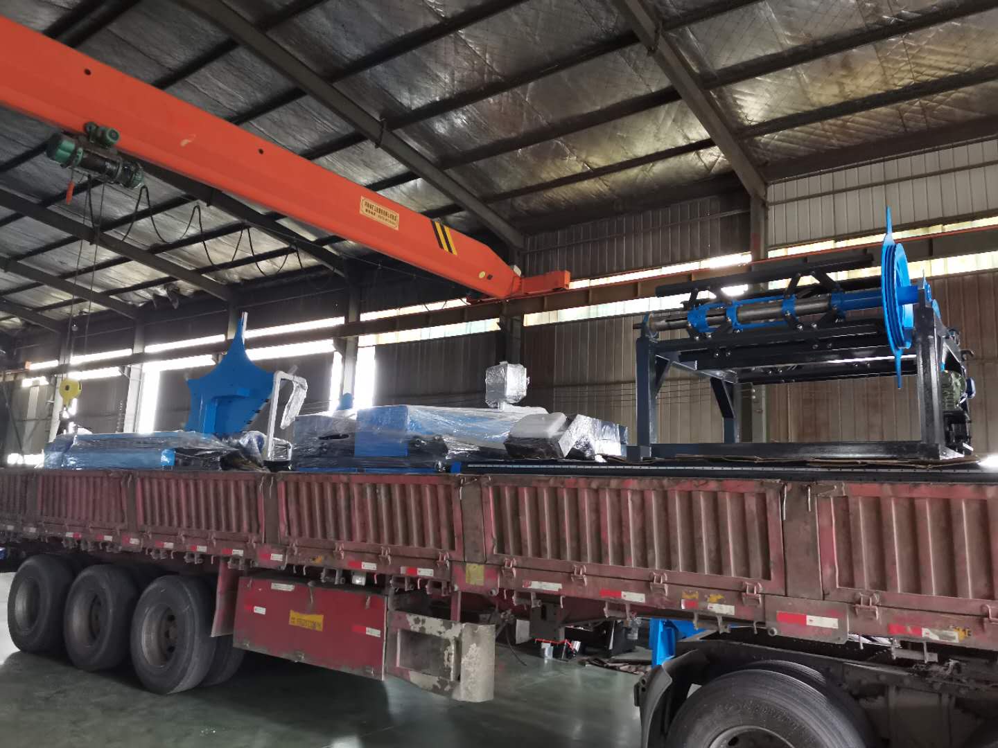 阜陽(yáng)何總訂購(gòu)螺旋風(fēng)管機(jī)，風(fēng)管生產(chǎn)二線(xiàn)全套設(shè)備